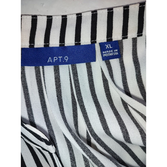 Apt 9 Woman's Black Strip Hidden Button Front Sleeveless Blouse Size XL Pleated - Picture 6 of 7